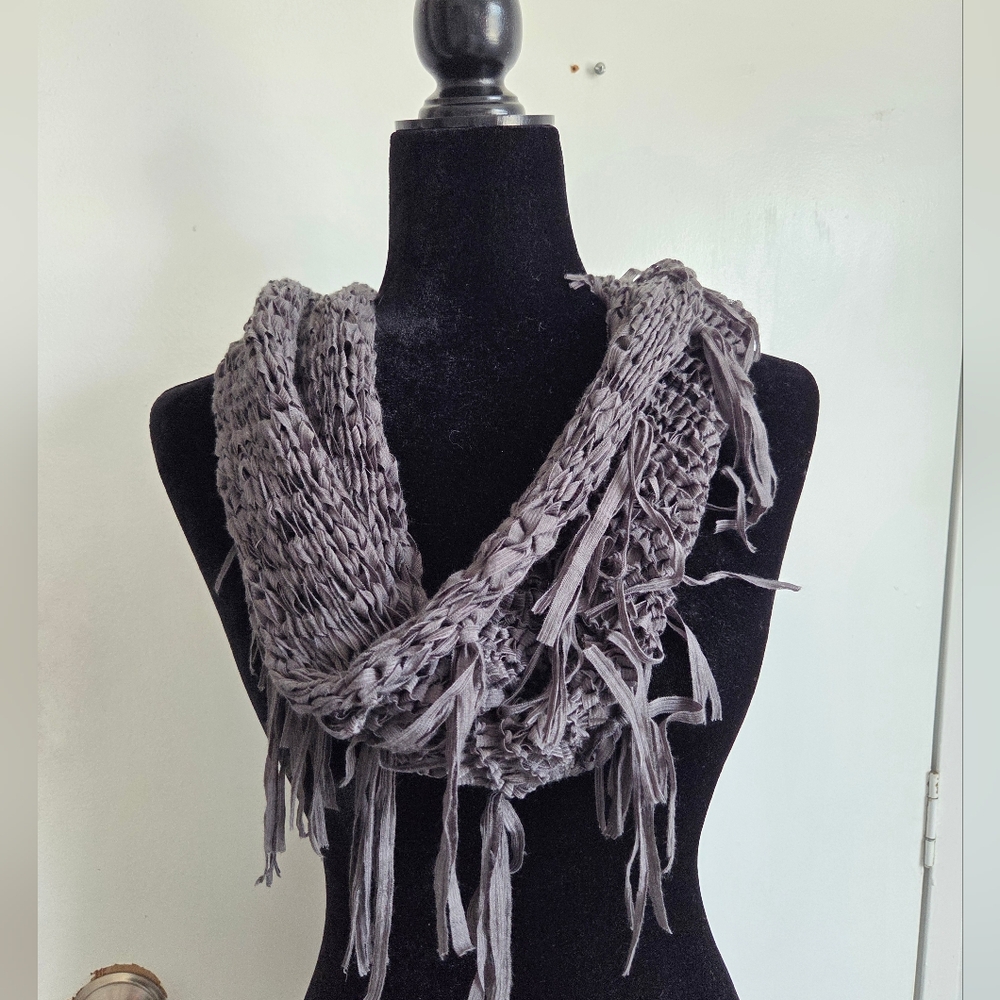 Steve Madden Gray Knit Infinity Scarf With Fringe NWOT
